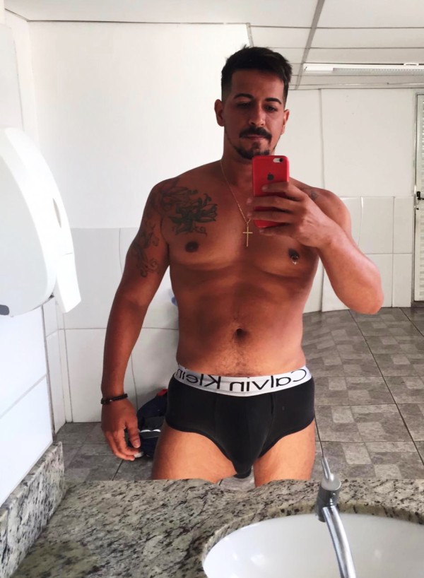 TOP favorito Novedad moreno guapo y cachas, muy simpático y divertido. Ven