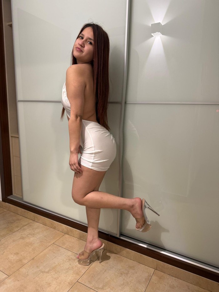 JOVENCITA DISPUESTA Y COMPLACIENTE EN COLLBLANC