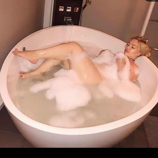 VANE COLOMBIANA TU RUBIA FAVORITA NATURAL CON TODO GRANDE FIESTERA