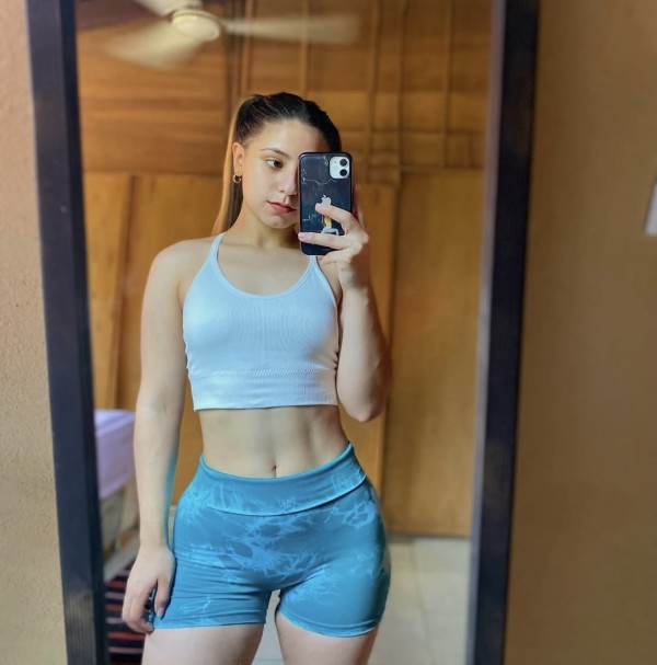 VALENTINA 20 Años fotos reales