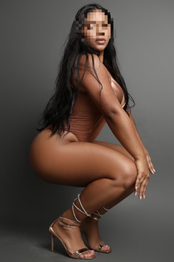 DELICIOSA CUBANA MORENITA SALIDAS 24h
