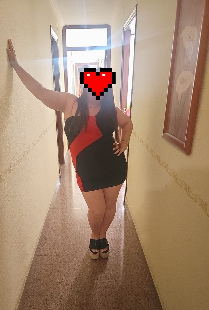 Sara rellenita y cachonda