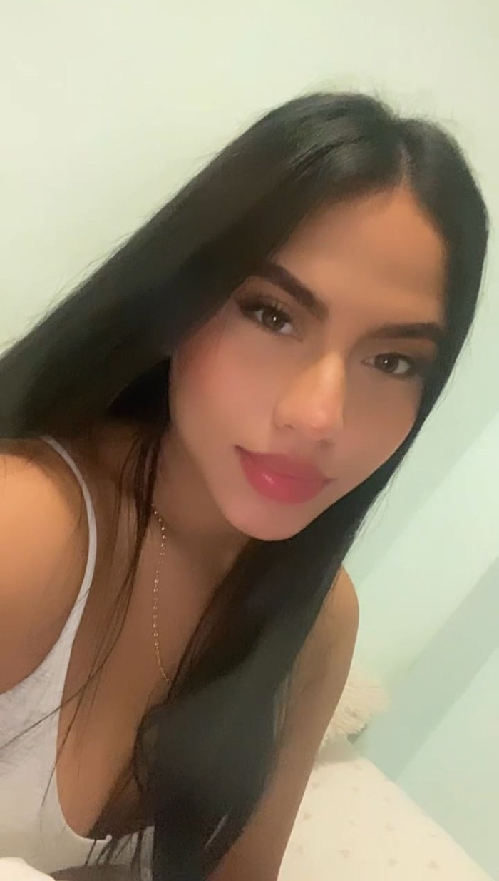 Laurisilva 1, Laura 24 Años, Colombiana