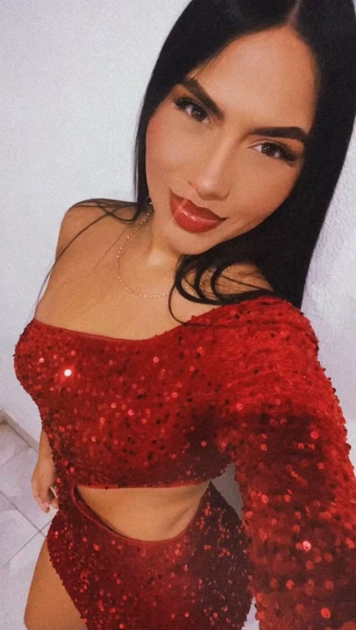 Laurisilva 1, Laura 24 Años, Colombiana