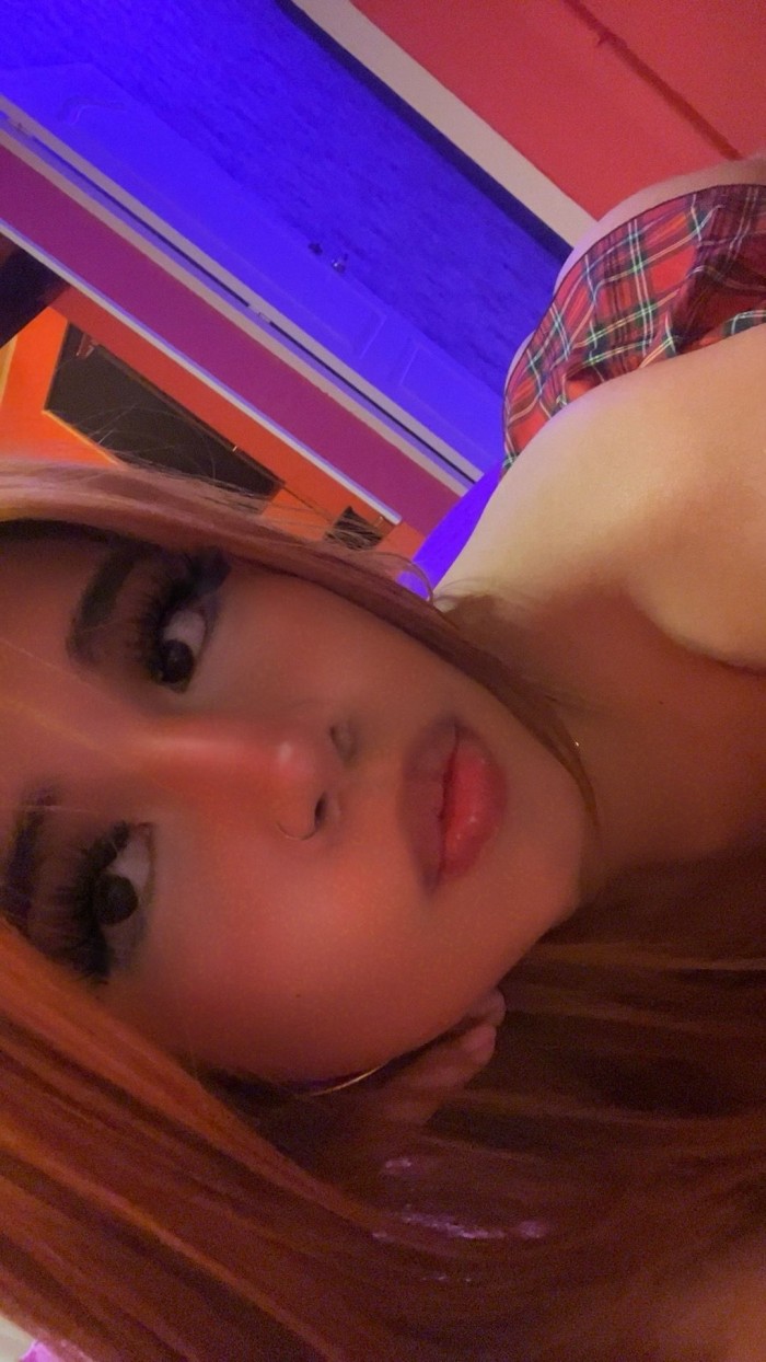 SOLITA Y EMPALMADA CON GANAS DE MUCHO SEXO