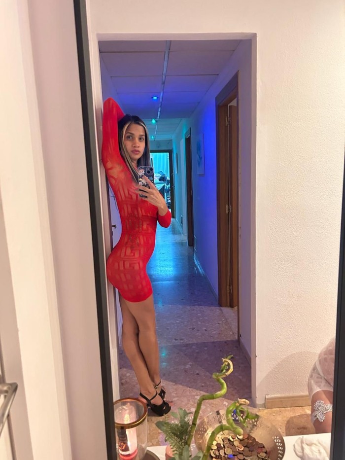 VEN Y DISFRUTA DE ESTA HERMOSA LATINA