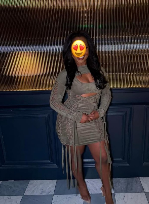 Chica joven guapa real como las fotos fiestera