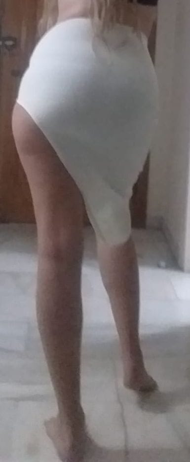 Malagueña, fiestera, muy puta.
