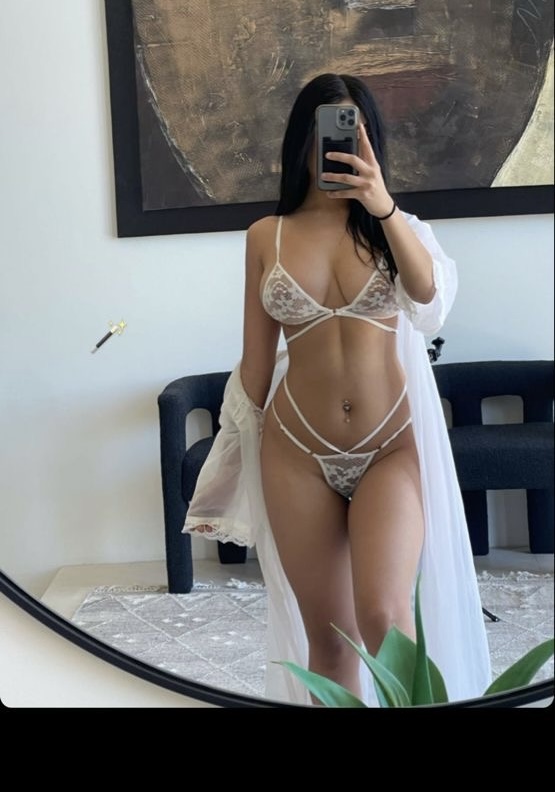 JUGUETONA Y COMPLACIENTE