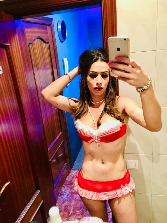 TRANS EXUBERANTE, ENCANTADORA Y MUY DIVERTIDA