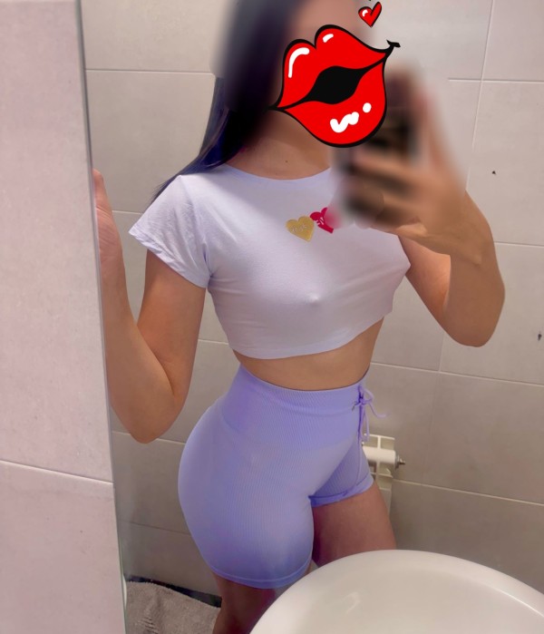 Encantadora jovencita realizo masaje profesional