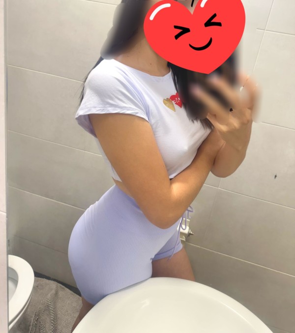 Encantadora jovencita realizo masaje profesional