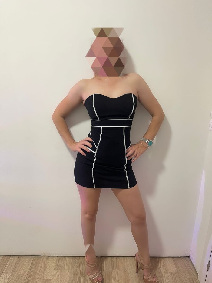 Sexy madurita juguetona fiestera