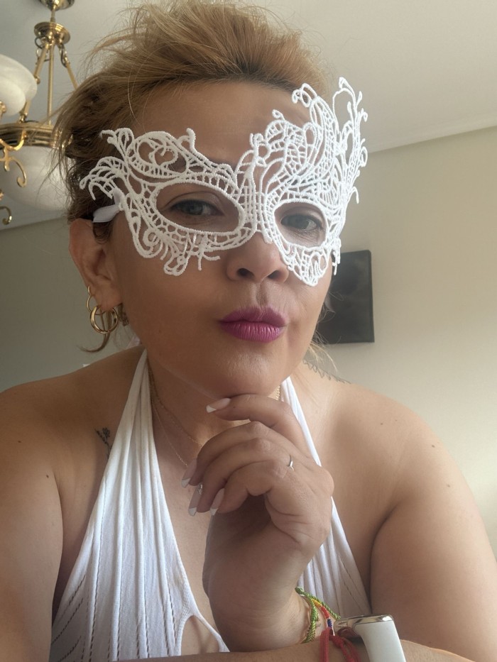 Soy tu sumisa colombiana , tu mi amo