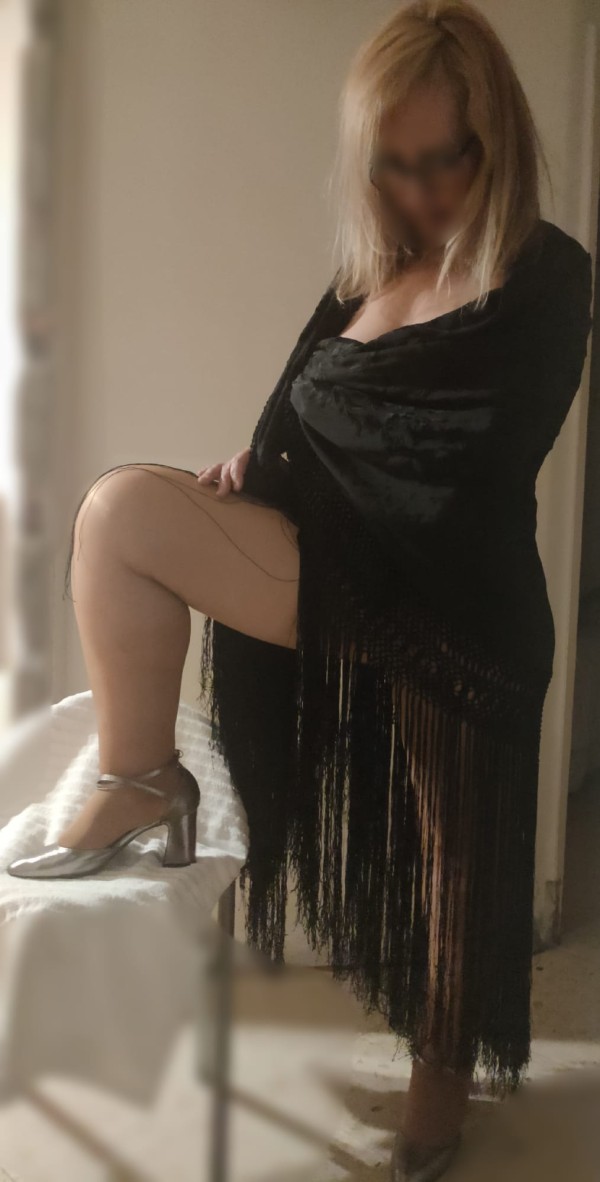 Soy Esmeralda madurita colombiana, cariñosa, amorosa NUEVAMENTE EN LA CORUÑ