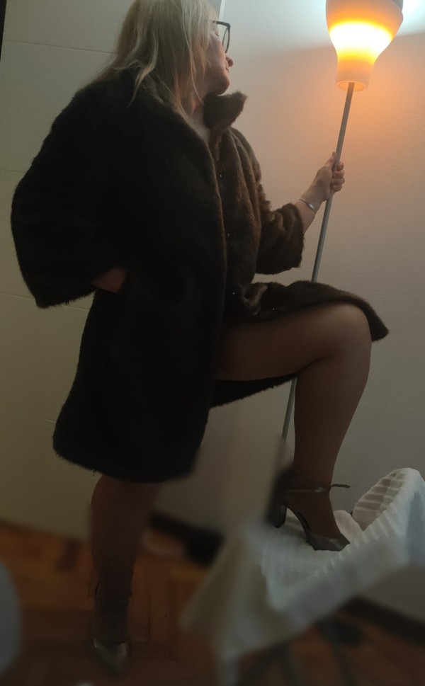 Soy Esmeralda madurita colombiana, cariñosa, amorosa NUEVAMENTE EN LA CORUÑ