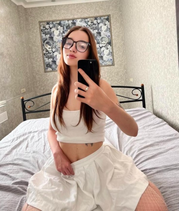 Jovencita traviesa con ganas de conocerte en Granada