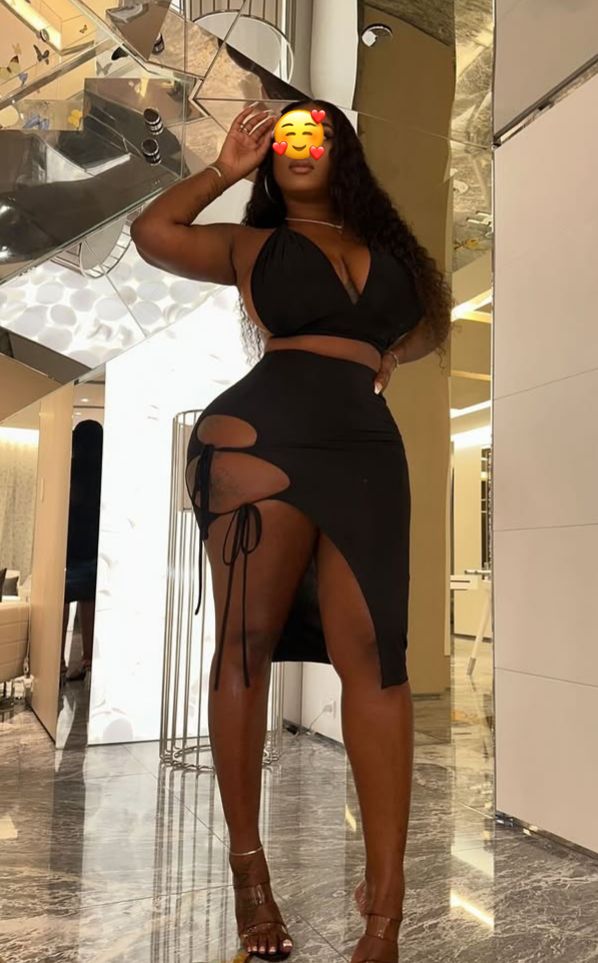 Fiestera joven masaje corporal