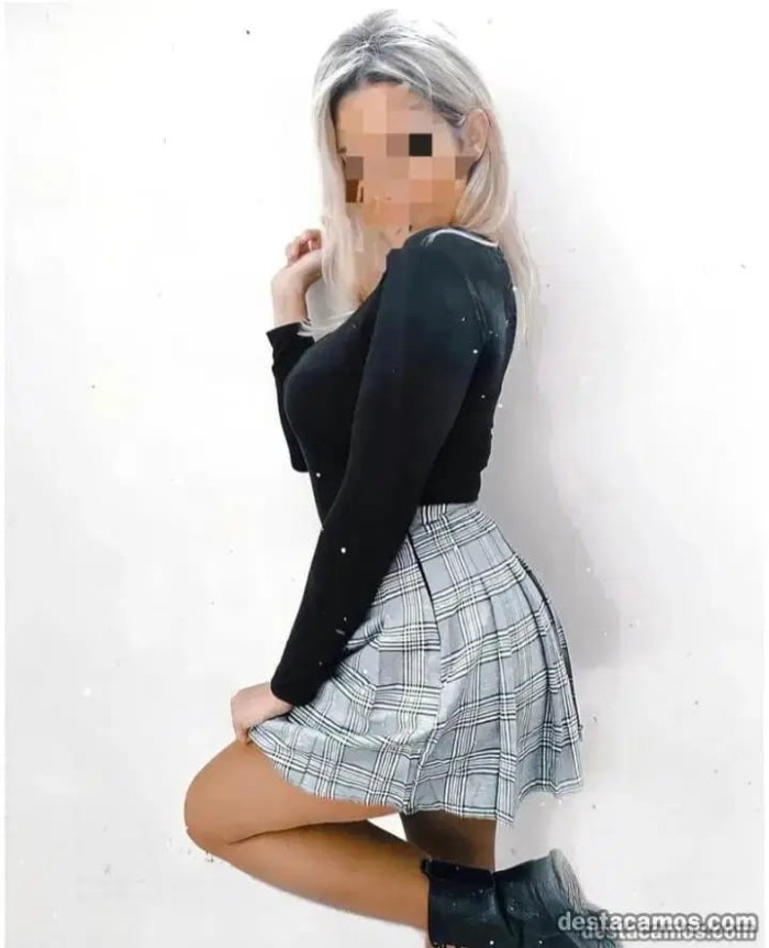 Muñequita delgada pechugona con buen cuerpo