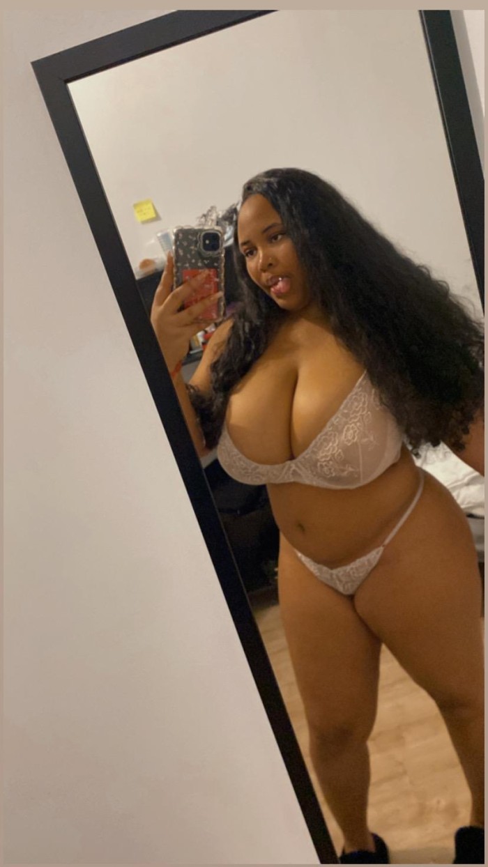 ***2S-MORENA CON RICAS TETAS GRANDE