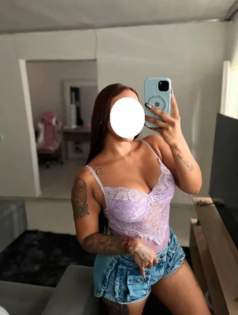 COLOMBIANA ARDIENTE Y FIESTERA