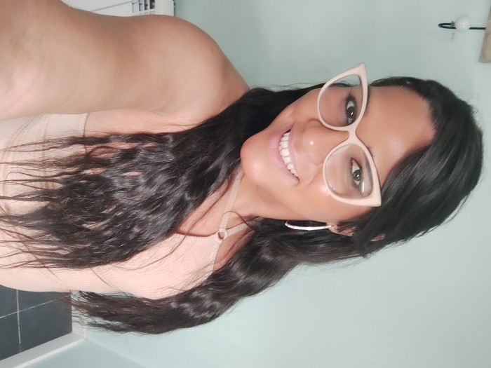 Diosa latina complaciente fogosa disponible ahora