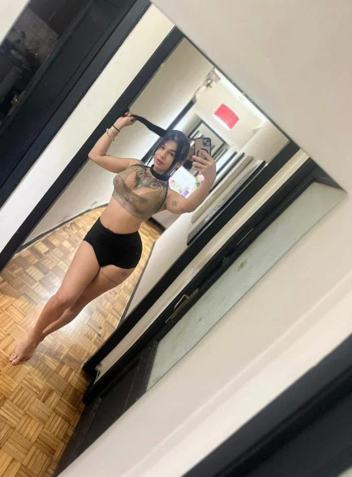 Exótica guarra. Atrevida. Fetiches ama dominante Megan