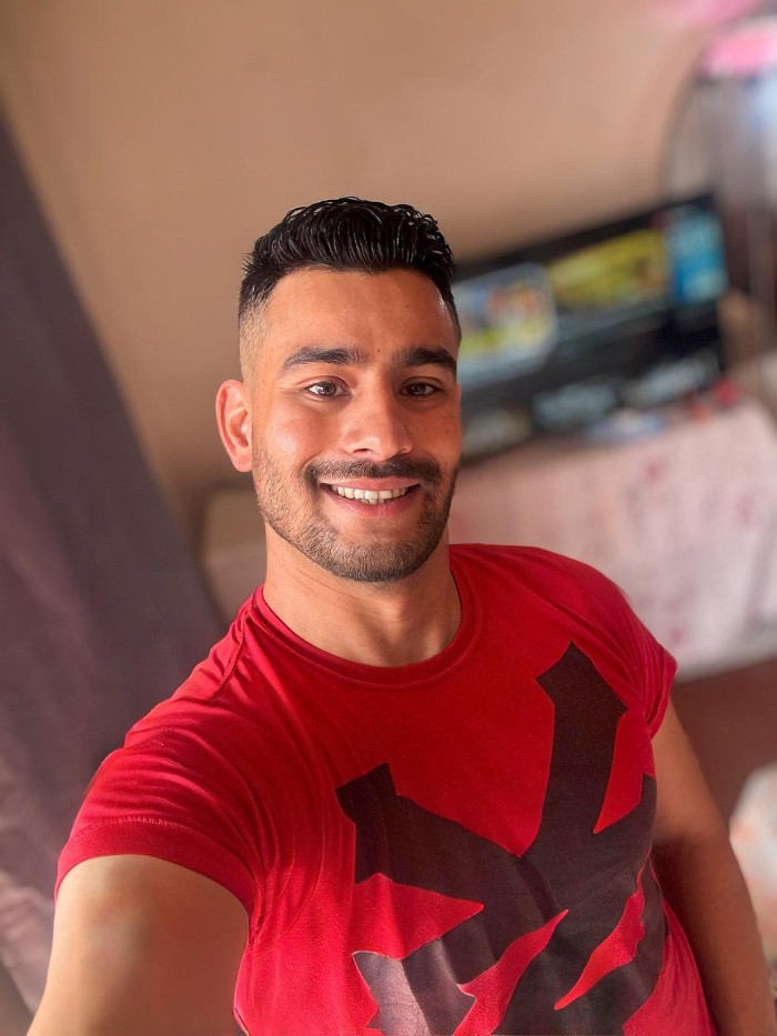 Colombiano elegante y muy caliente en la intimidad