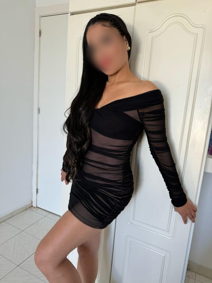 UNA SCORT PROVOCATIVA Y SALVAJE