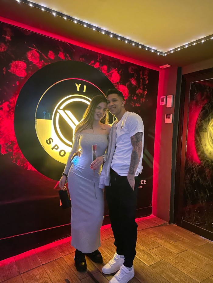 Pareja joven full esperiencia  open may