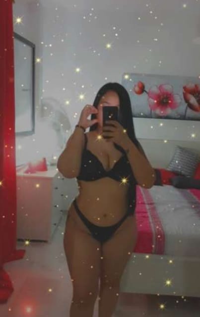 Dominicana con culo respingon y coño mojado