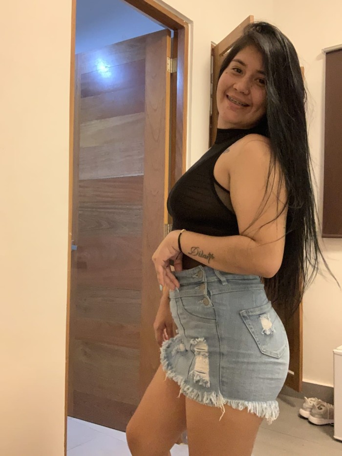 Culoncita y tetona en (NOU BARRIS)