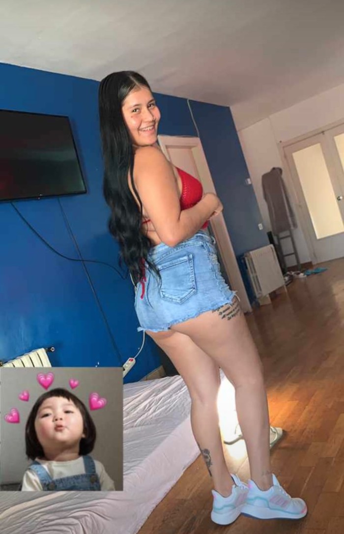 Culoncita y tetona en (NOU BARRIS)