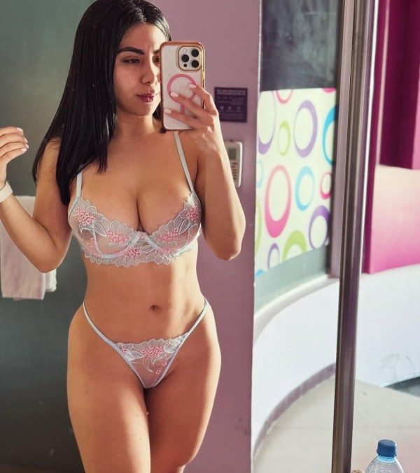 Muñeca pelinegra de infarto