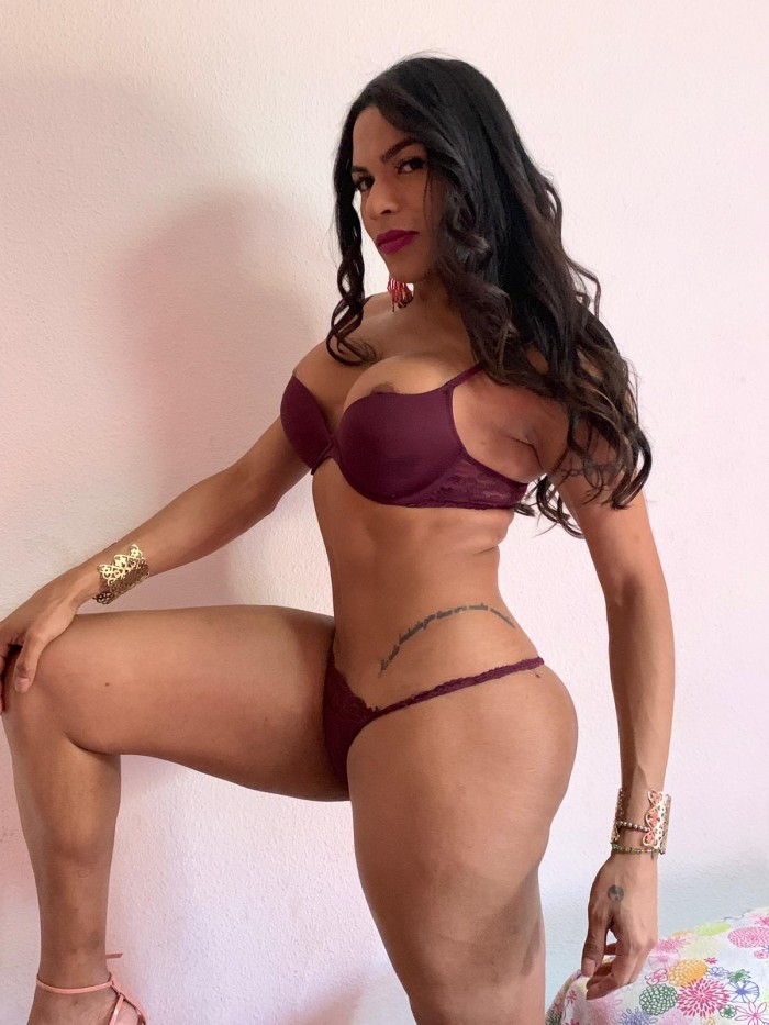 Chica Trans latina.