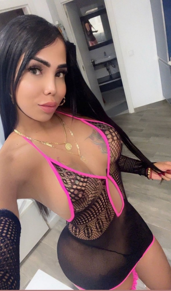 BOMBOM LATINA DE ALTO IMPACTO CACHONDA REAL