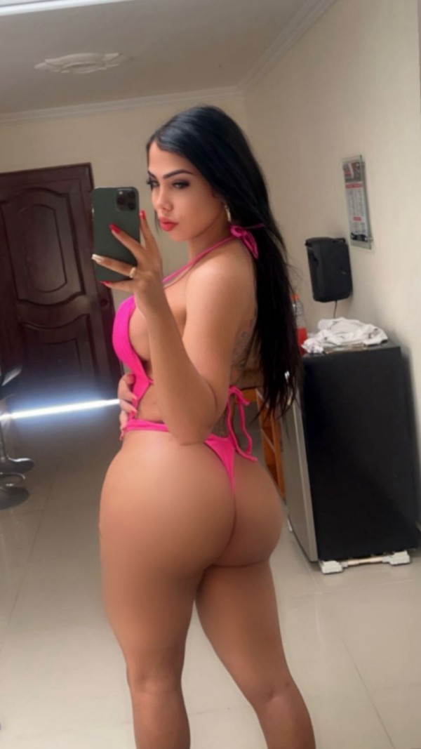 BOMBOM LATINA DE ALTO IMPACTO CACHONDA REAL