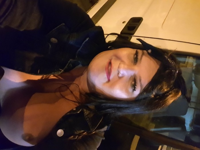 Valeria transexual a dos salidas y videollamadas 2