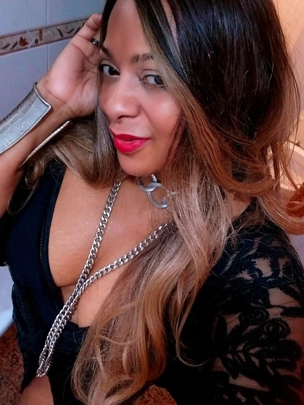 Morenaza viciosa la reina de beso negro