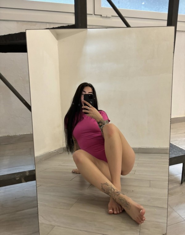 española, fotos reales, disponible 24h