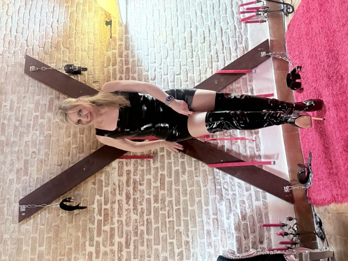 INICIACIÓN BDSM SISSY FANTASIAS ONLINE Y PRESENCIA