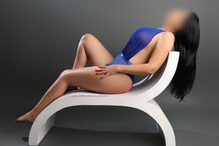 TETONA SEXI Y FIESTERA SOLO SALIDAS