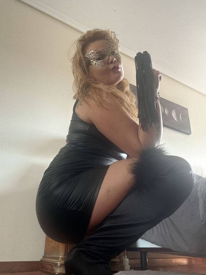 Soy tu rubia colombiana sumisa y tu mi amor