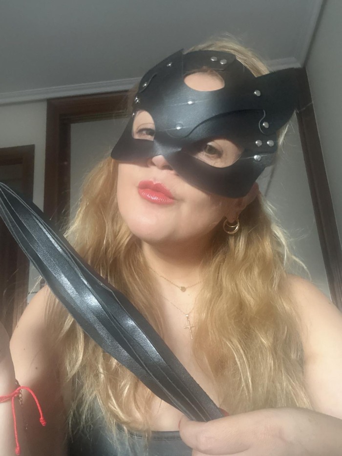 Soy tu rubia colombiana sumisa y tu mi amor