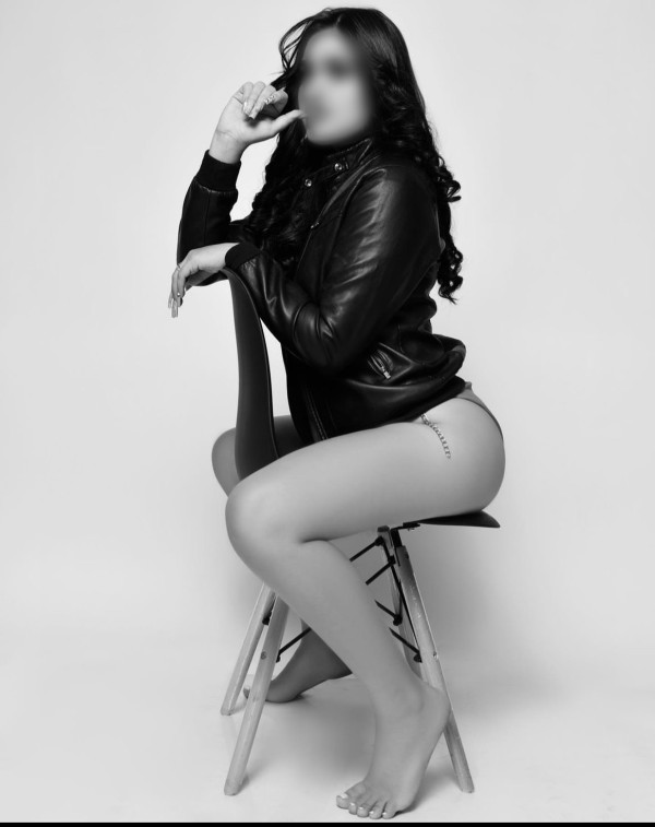 Latina cachonda fiestera