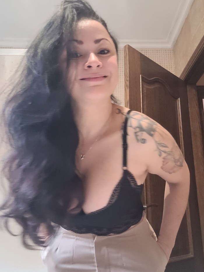 CACHONDA CON GANAS DE FOLLAR
