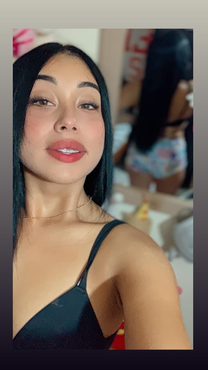 Hermosas amigas cachondas por vía julia