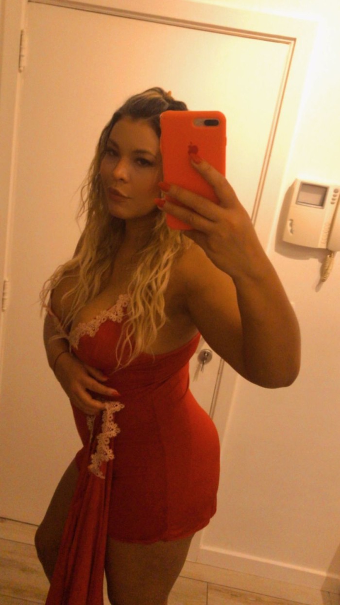 QUIERES QUE TE HAGA UNA RICA MAMADA