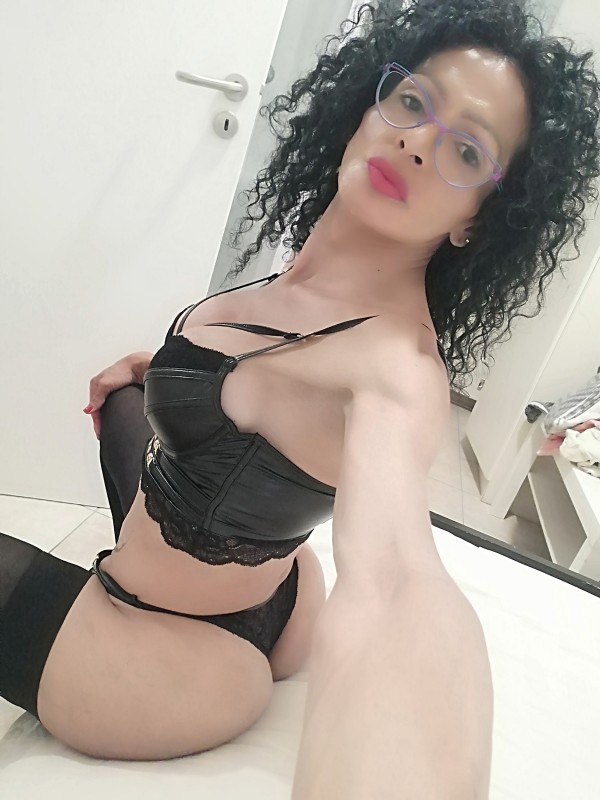 KATA PRIMERA VEZ TRANS REAL  SORPRENDETE CON MIS ENCANTOS