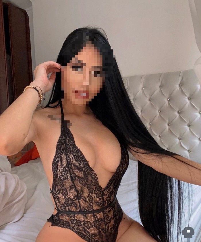 ENCANTADORA JOVENCITA CON FIGURA FINITA